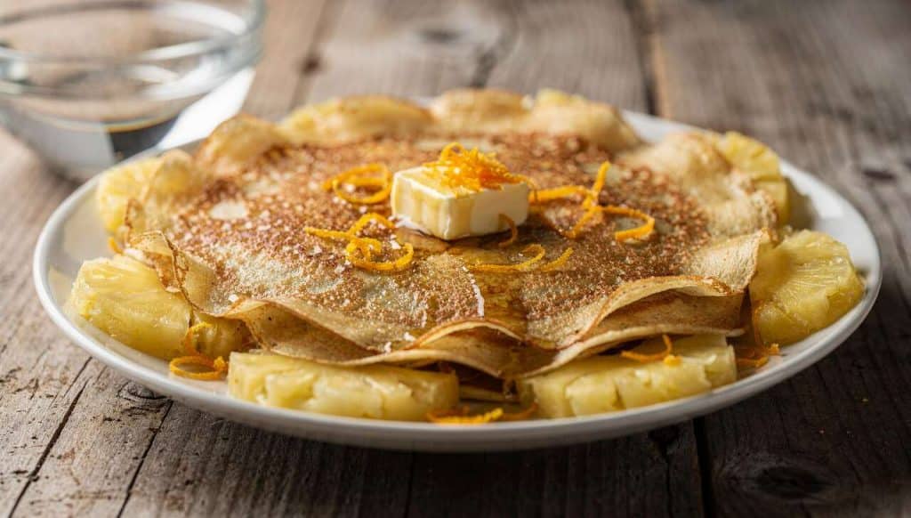 Crêpes à l'ananas et à l'orange : une recette fruitée et savoureuse