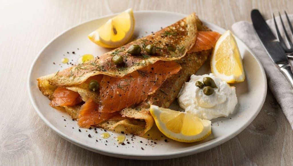 Crêpes au saumon fumé citronné : recette savoureuse